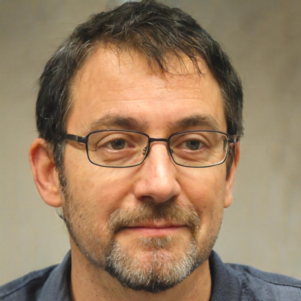 Retrato de Carlos Mendoza, estudiante exitoso del programa